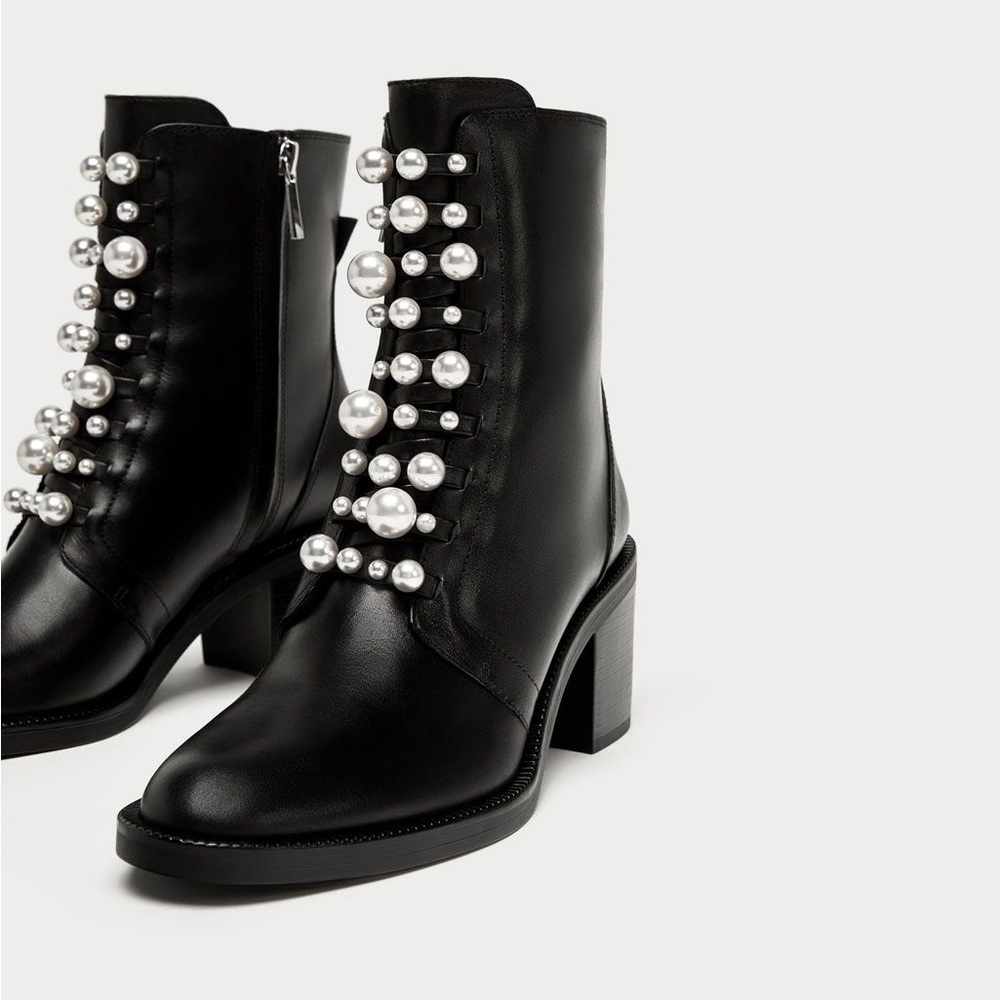 Pearl Booties 🤍